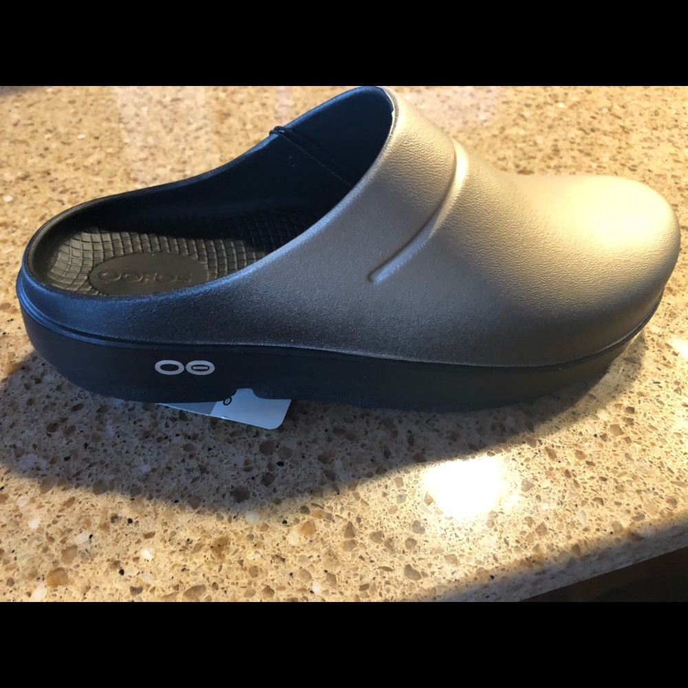 OOFOS Clogs